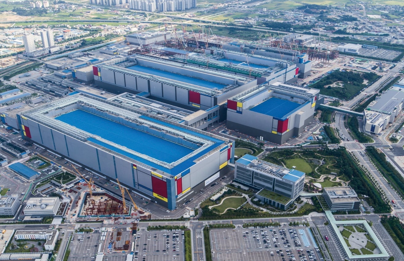 Attachment for Samsung to Phase Out DDR4 in Favor of Premium Memory as Chinese Competition Rises